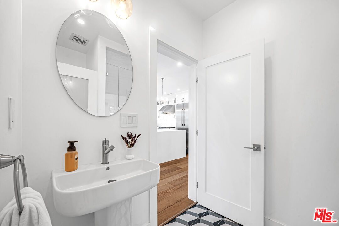 Bathroom, Interior, Pendant Lights, Wood Texture Flooring