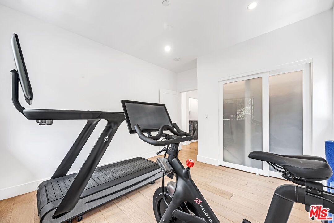 Fitness Equipment, Interior, Recessed Lighting, Wood Texture Flooring