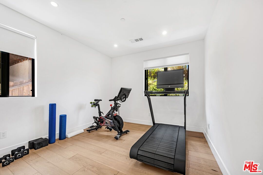 Fitness Equipment, Interior, Recessed Lighting, Wood Texture Flooring