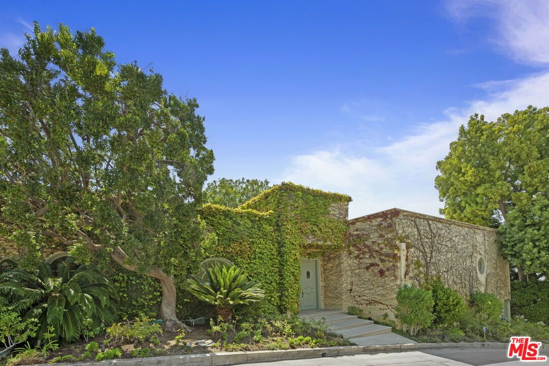 Exterior, Facade, Spanish Mediterranean
