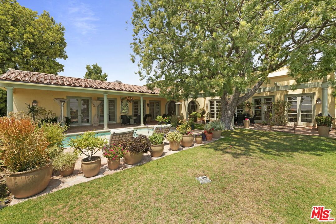 Backyard, Exterior, Pool