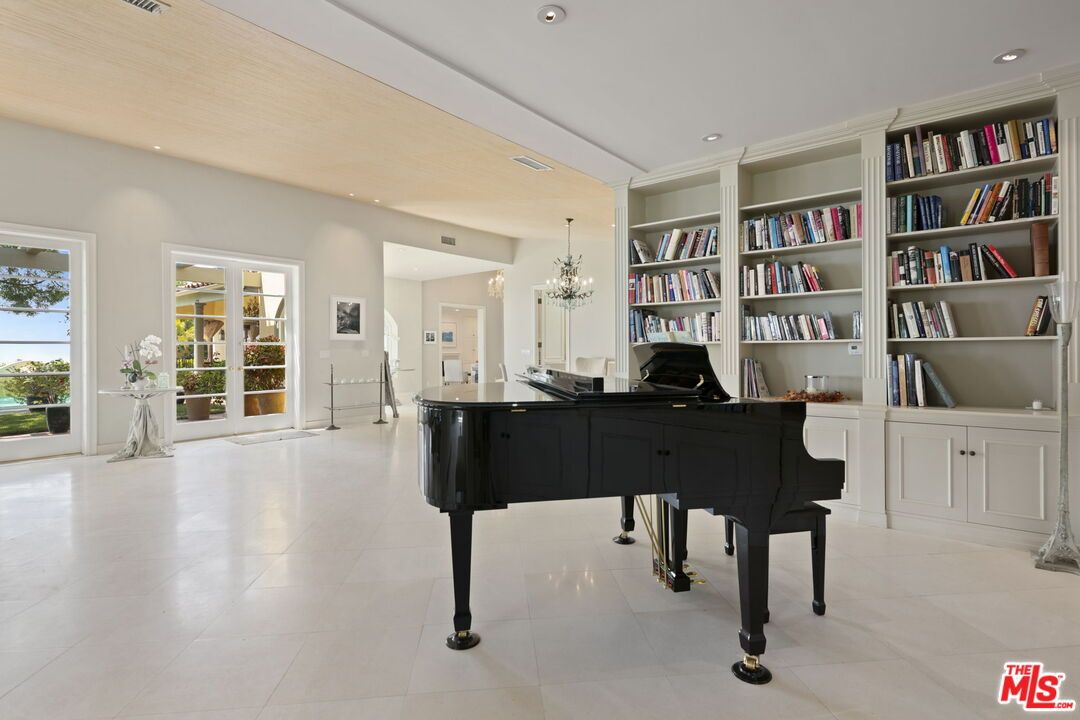 Chandelier, Interior, Piano, Recessed Lighting