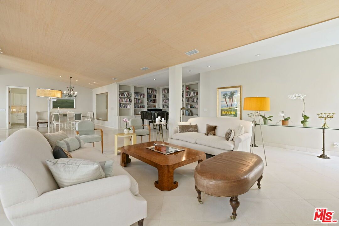 Chandelier, Dining room, Interior, Living room, Piano, Recessed Lighting
