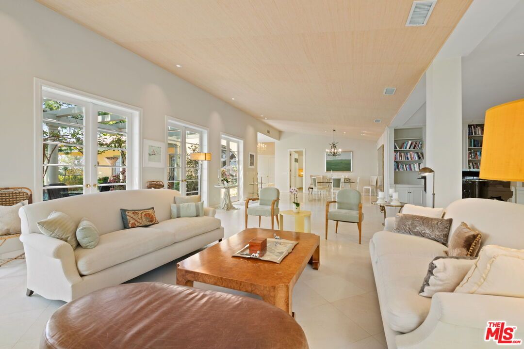 Chandelier, Dining room, Interior, Living room, Recessed Lighting