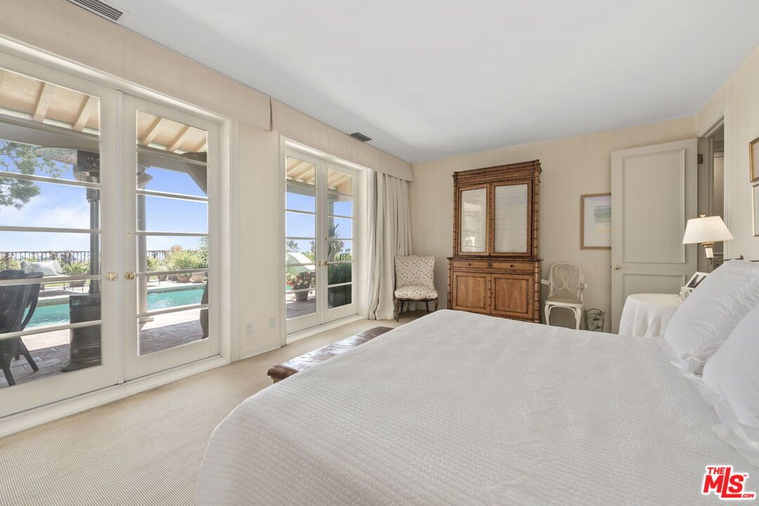 Bedroom, Interior, Water