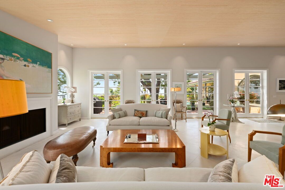 Fireplace, Interior, Living room, Recessed Lighting