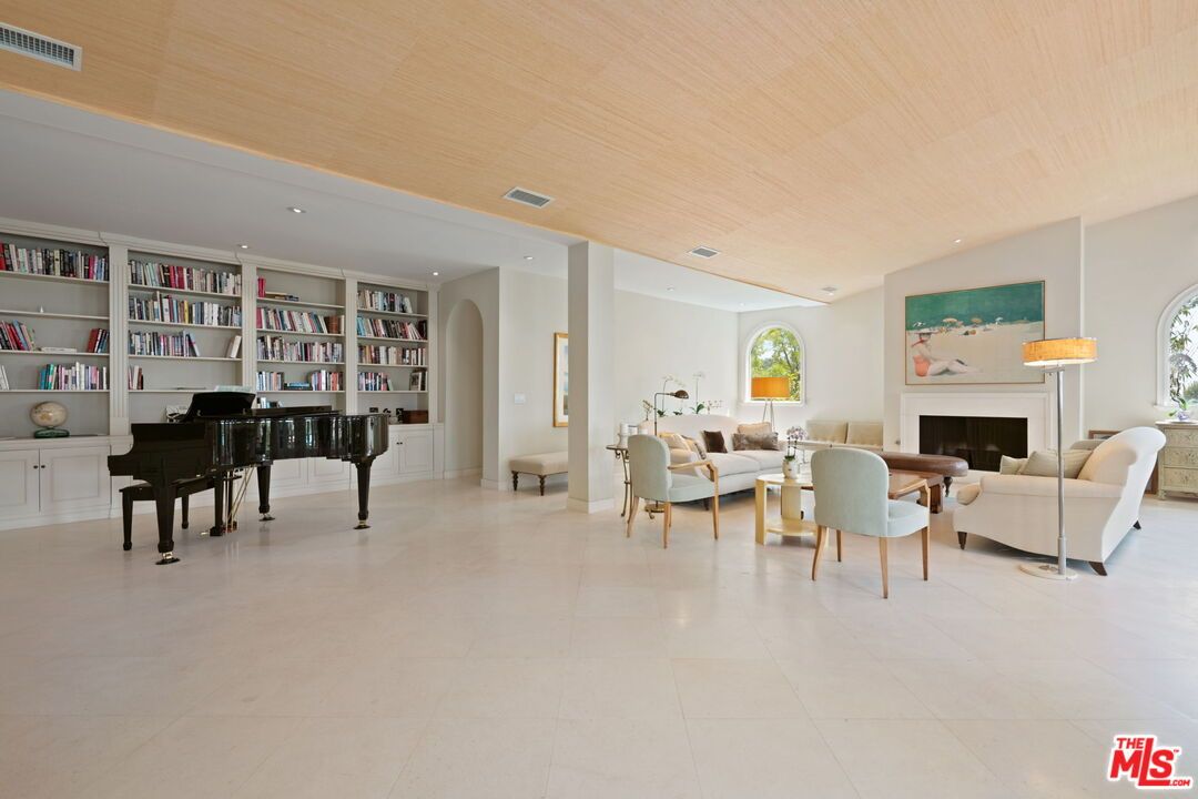 Fireplace, Interior, Living room, Piano, Recessed Lighting