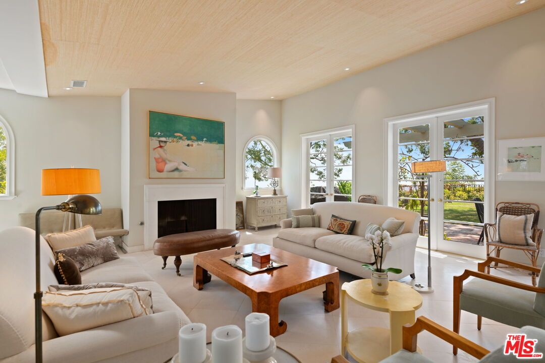 Fireplace, Interior, Living room, Recessed Lighting