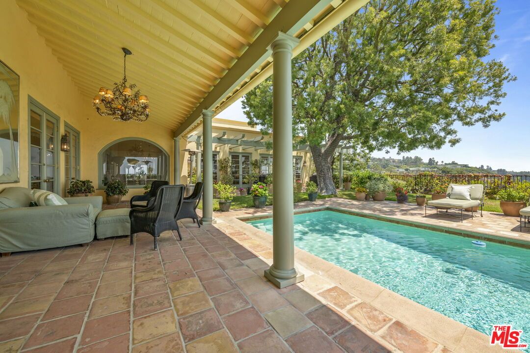 Chandelier, Exterior, Pool