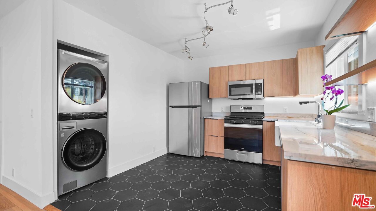 Interior, Kitchen, Stainless Steel Appliances, Washer