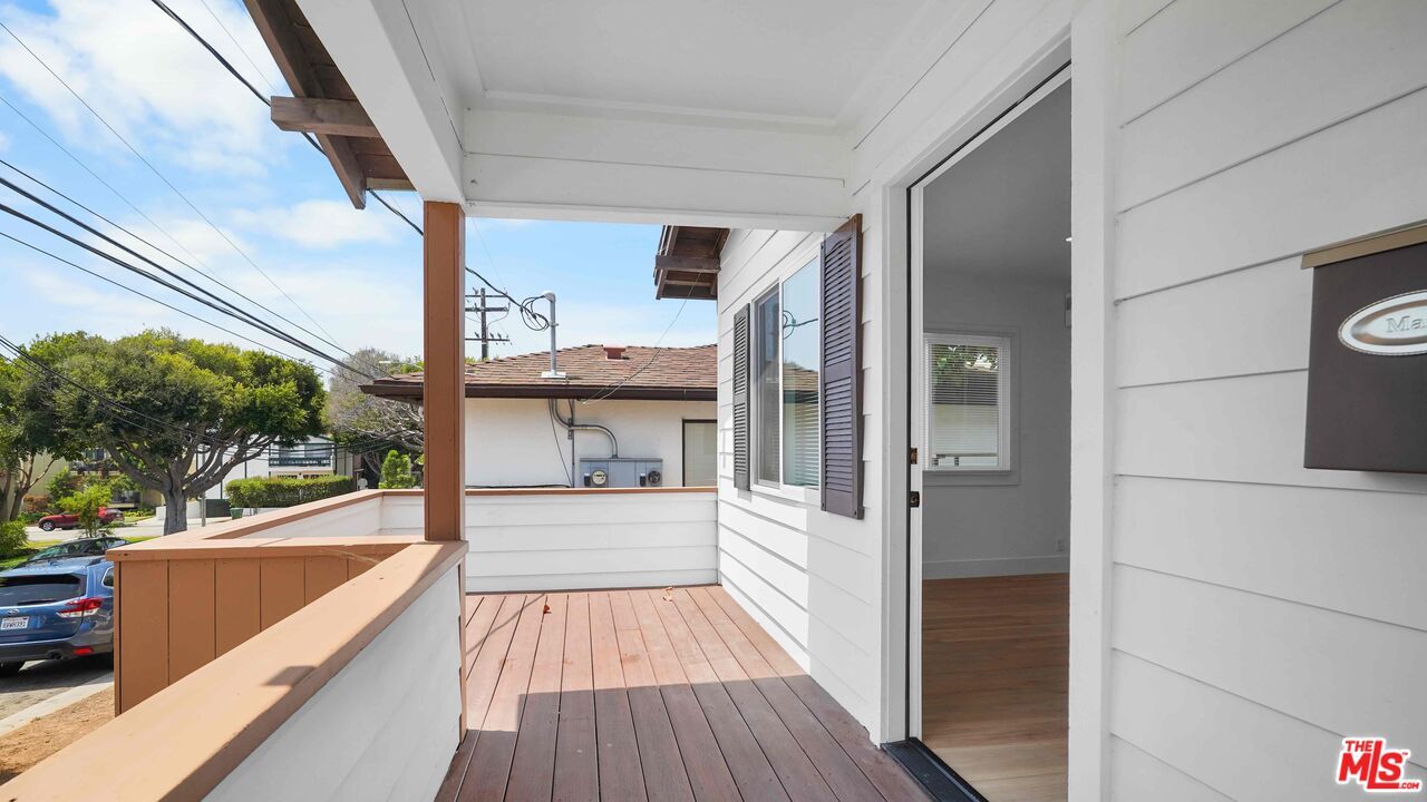 Exterior, Wood Texture Flooring