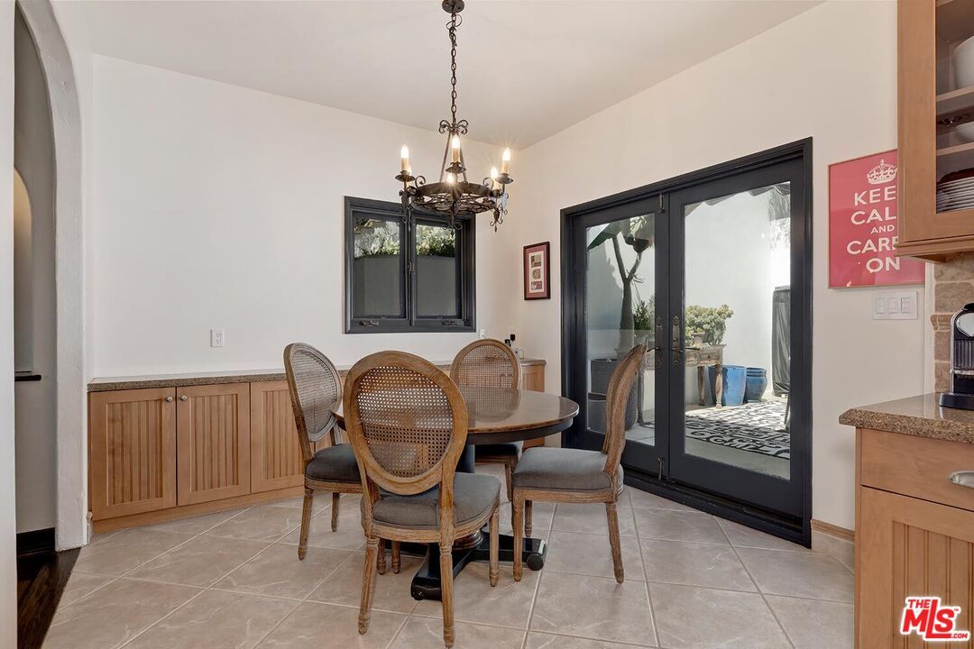 Chandelier, Dining room, Interior