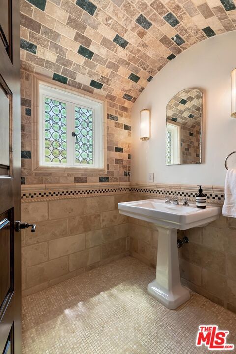 Bathroom, Interior, Stone Walls