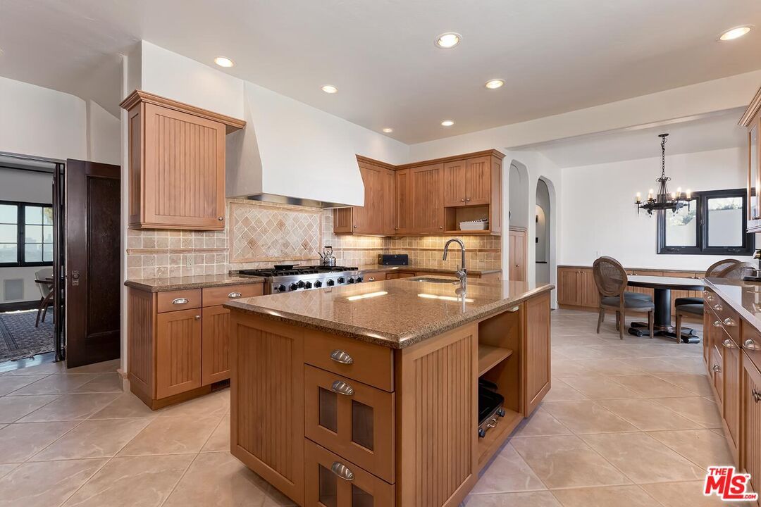 Chandelier, Dining room, Interior, Kitchen, Recessed Lighting