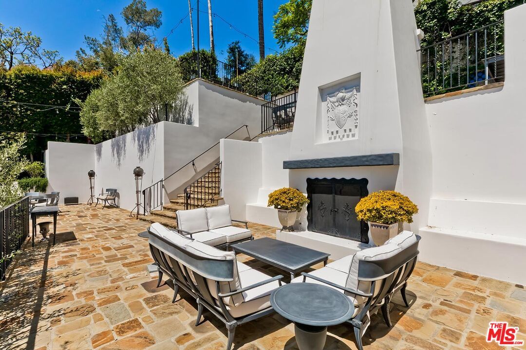 Exterior, Fireplace