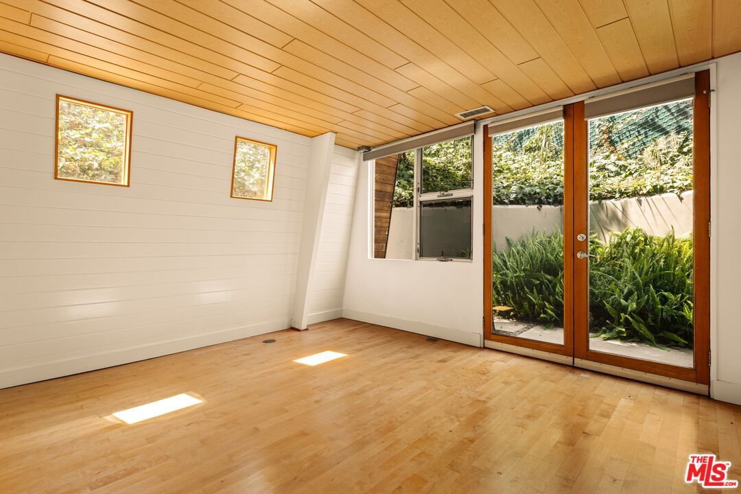 Empty room, Interior, Wooden Ceilings, Wood Texture Flooring