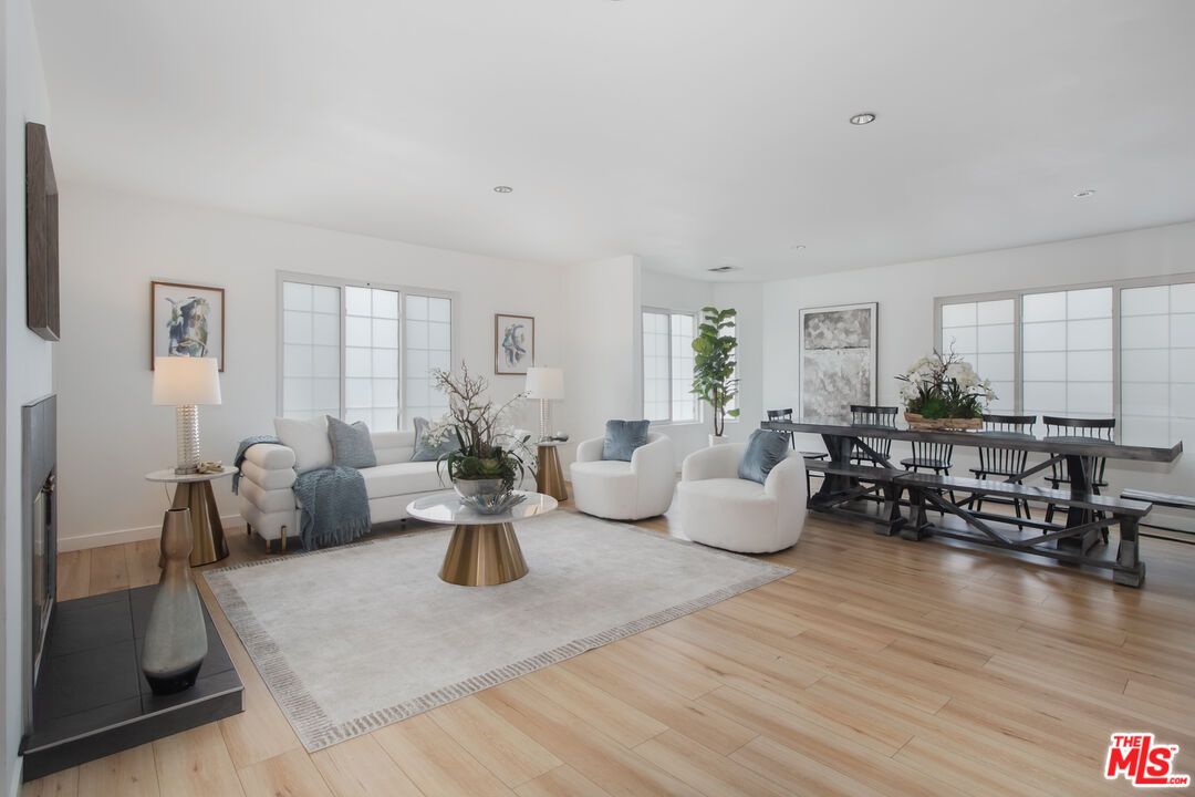 Dining room, Interior, Living room, Recessed Lighting, Wood Texture Flooring