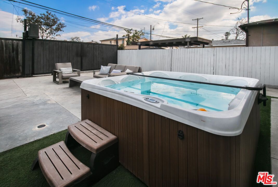 Exterior, Hot Tub