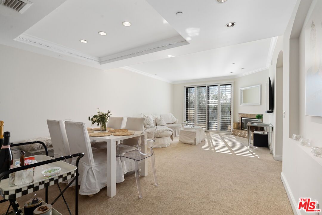 Dining room, Interior, Recessed Lighting