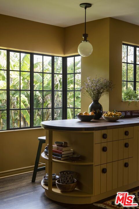 Interior, Pendant Lights, Wood Texture Flooring