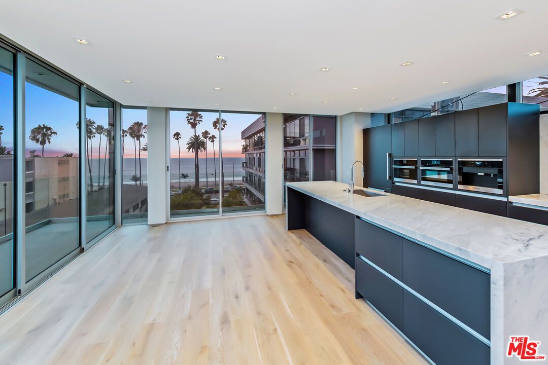 Interior, Kitchen, Recessed Lighting, Water, Wood Texture Flooring