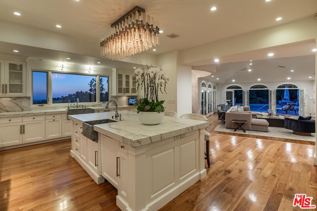 Chandelier, Interior, Kitchen, Living room, Recessed Lighting, Wood Texture Flooring