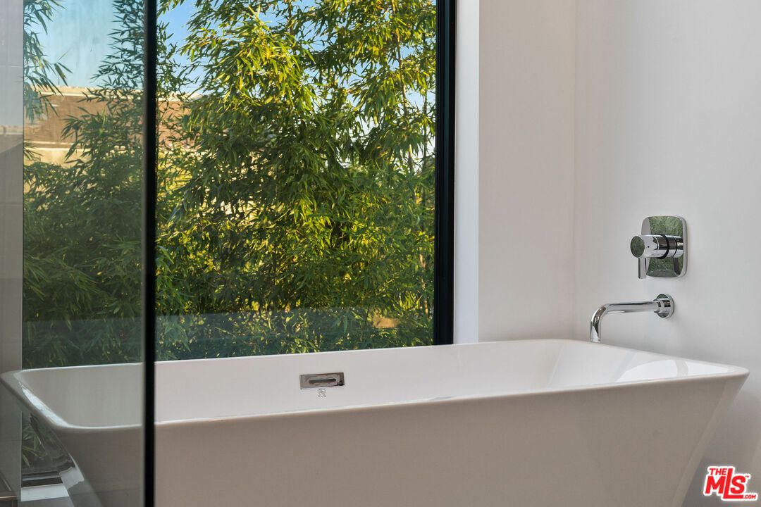 Bathroom, Free Standing Baths, Interior