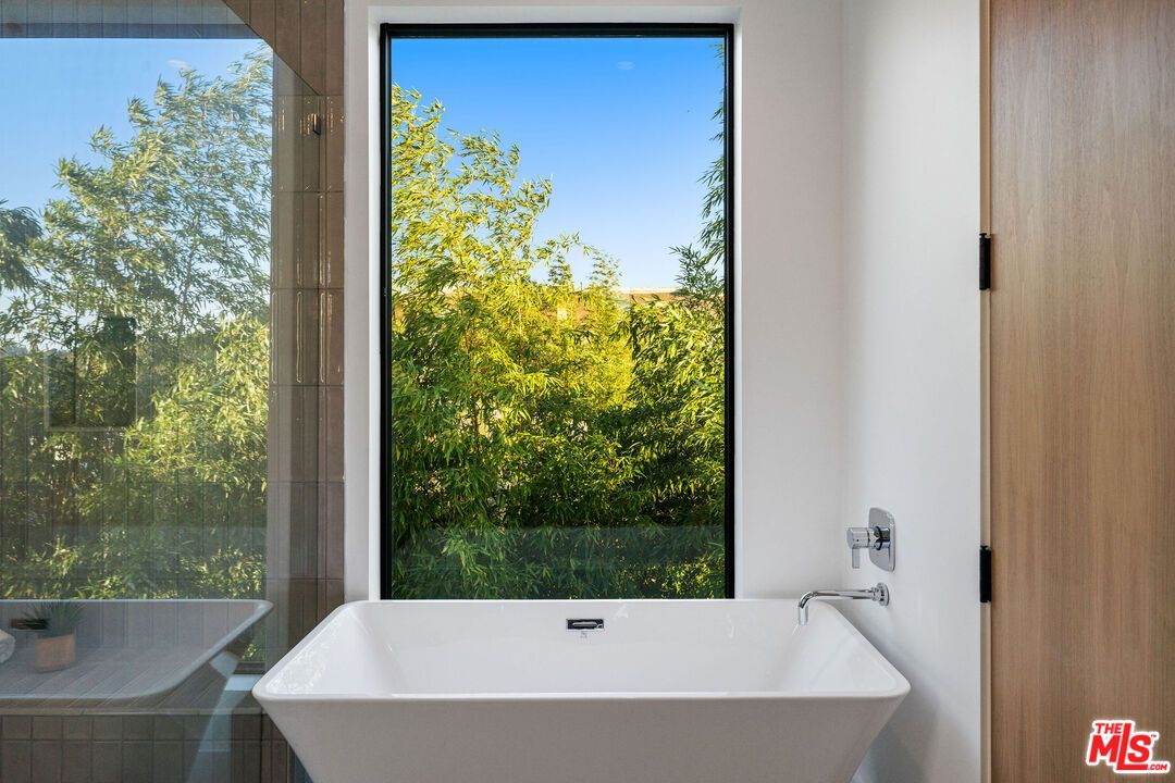 Bathroom, Free Standing Baths, Interior