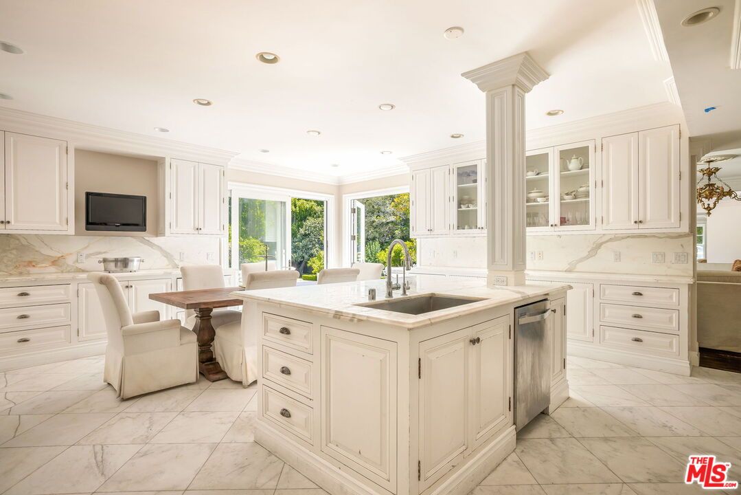 Dining room, Interior, Kitchen, Marble, Recessed Lighting, Stainless Steel Appliances