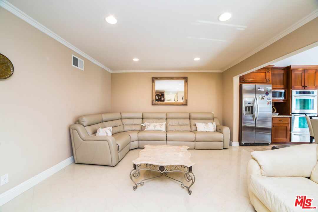 Interior, Kitchen, Living room, Recessed Lighting, Stainless Steel Appliances