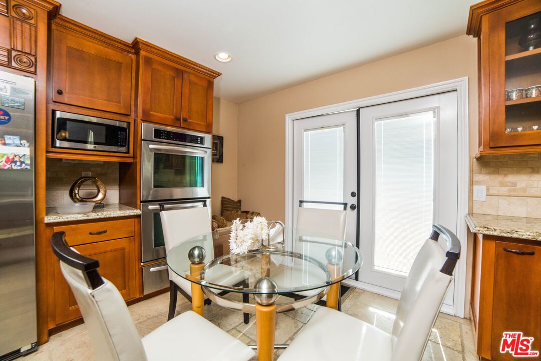 Dining room, Interior, Kitchen, Recessed Lighting, Stainless Steel Appliances
