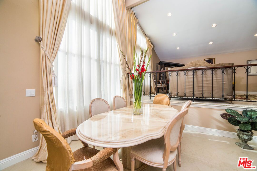 Dining room, Interior, Recessed Lighting