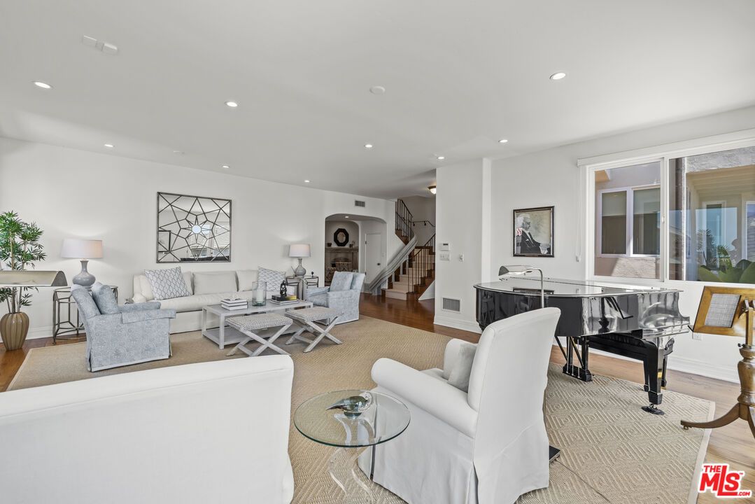 Interior, Living room, Piano, Recessed Lighting, Wood Texture Flooring