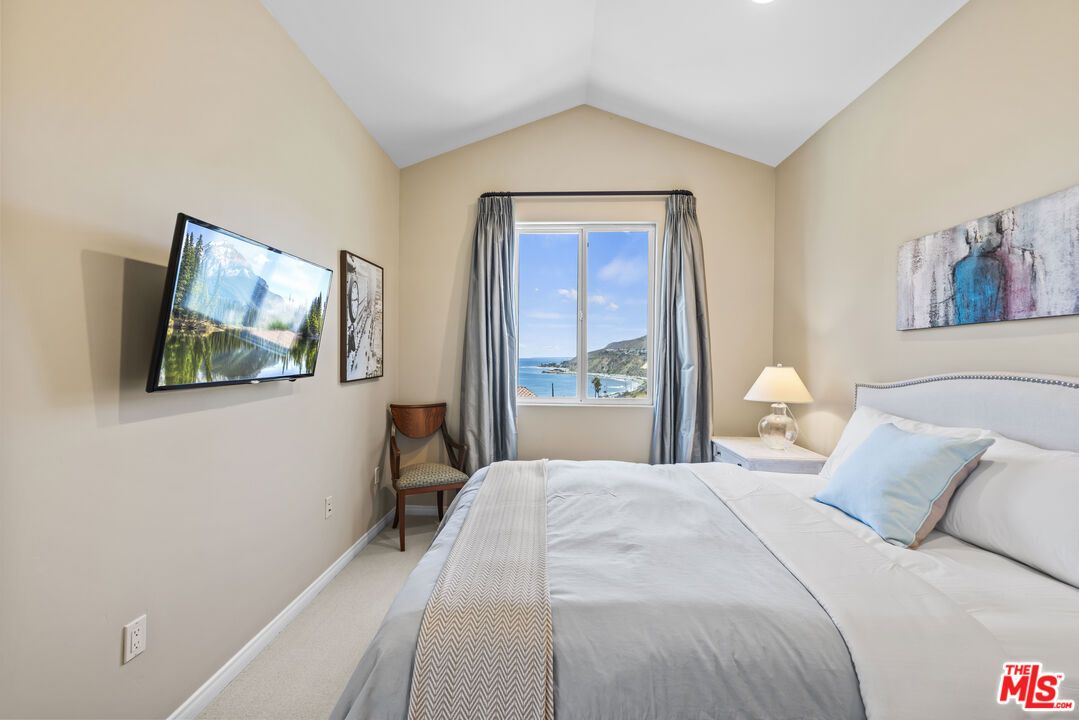 Bedroom, Interior, Recessed Lighting, Water