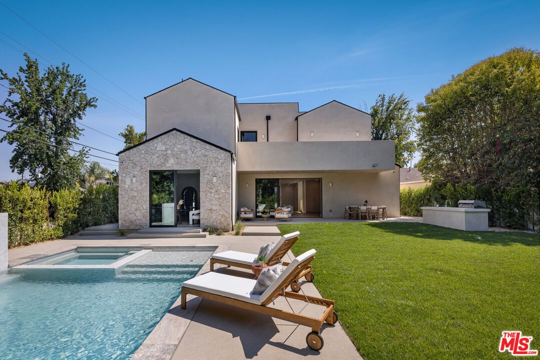 Backyard, Exterior, Pool