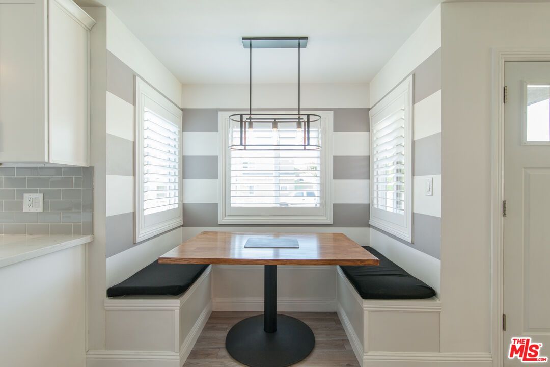 Interior, Pendant Lights, Wood Texture Flooring