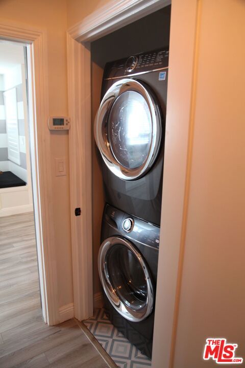 Interior, Utility Closets, Washer, Wood Texture Flooring