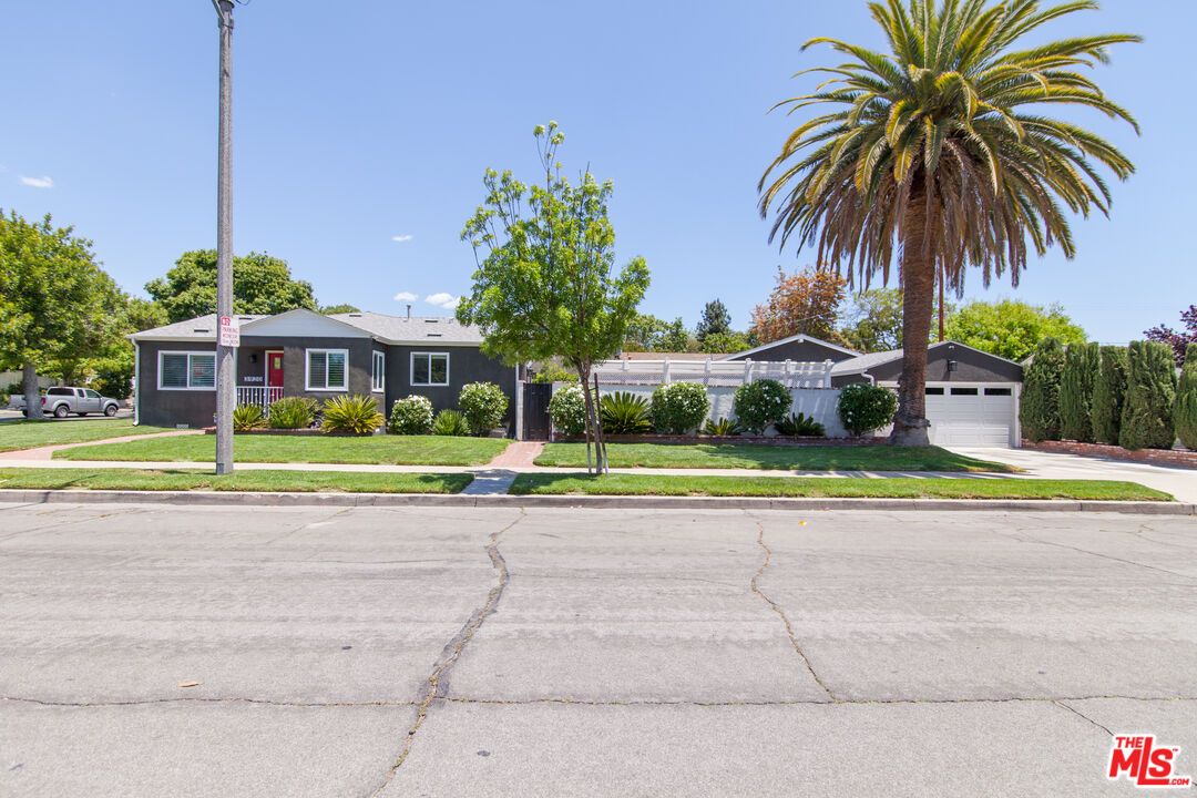 Exterior, Facade, Ranch