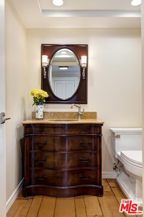 Bathroom, Interior, Recessed Lighting, Wood Texture Flooring