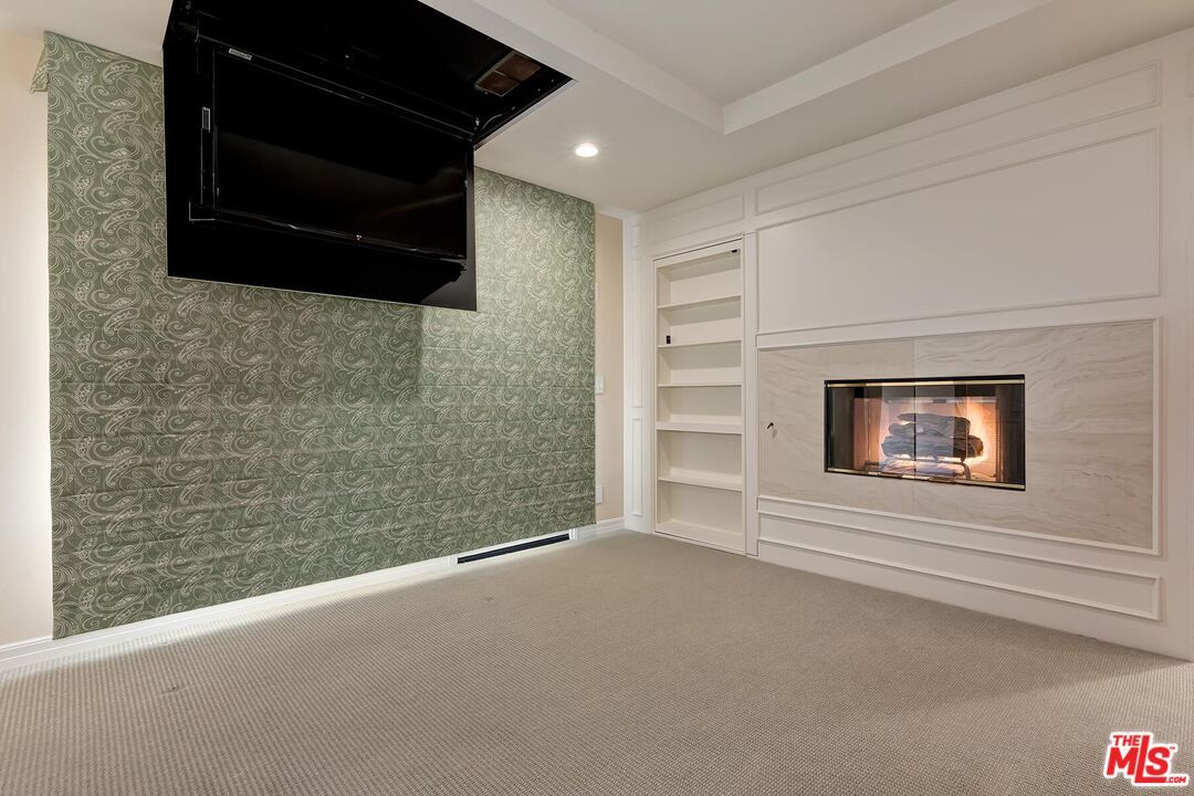 Empty room, Fireplace, Interior, Recessed Lighting