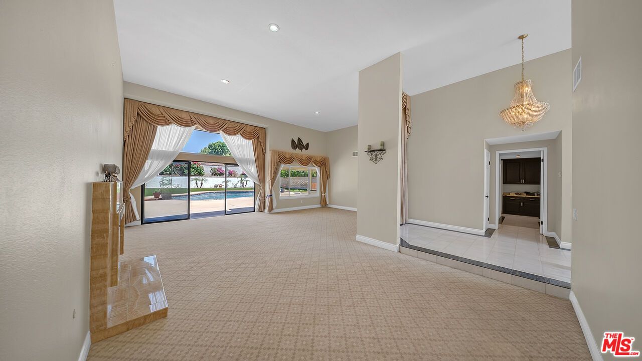 Empty room, Interior, Pendant Lights, Recessed Lighting
