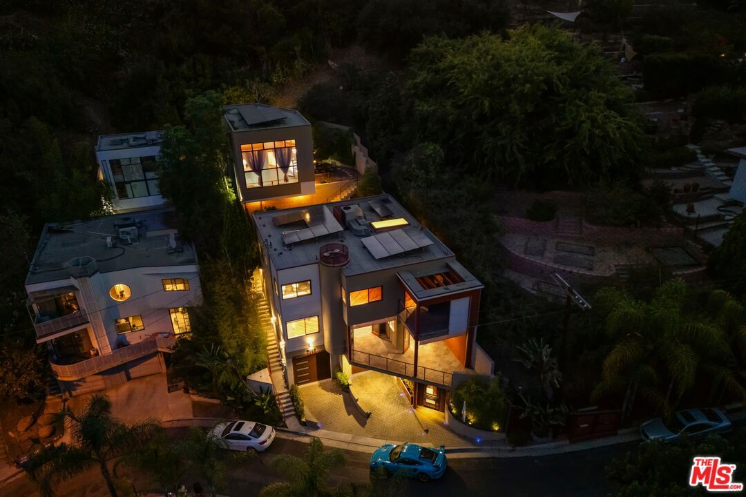 Exterior, Drone