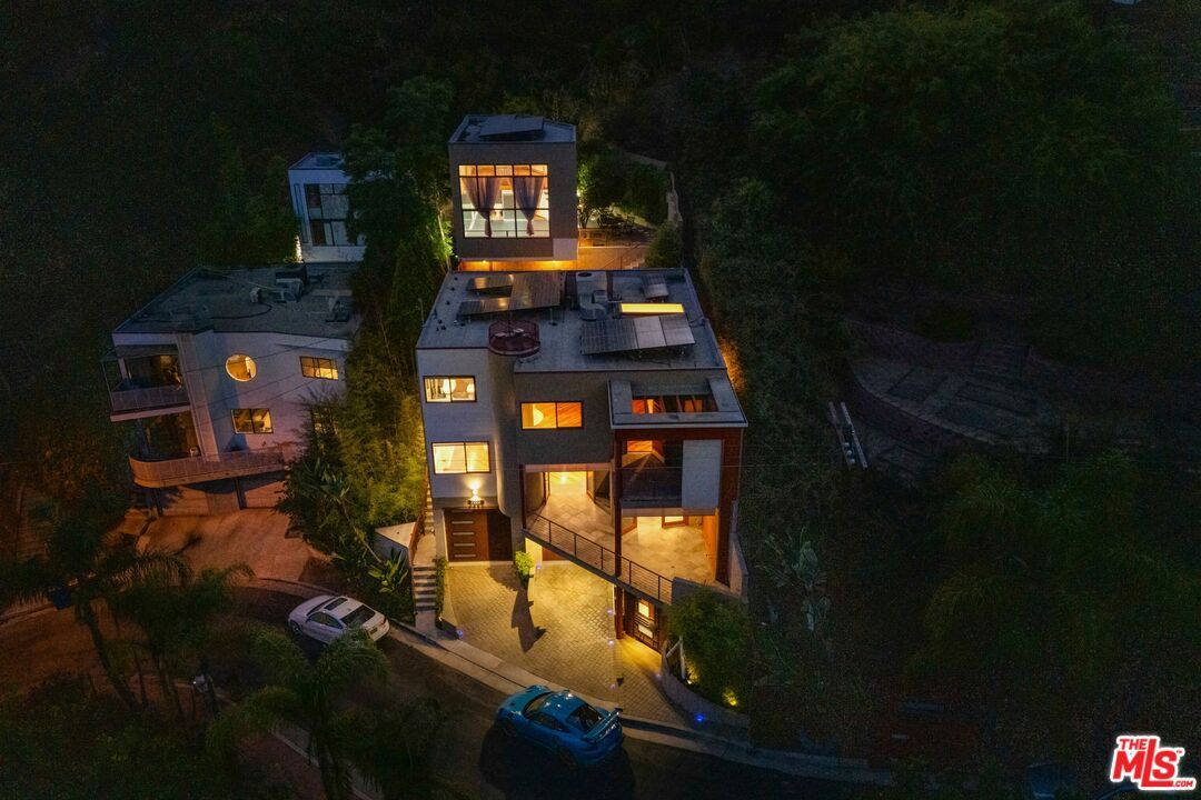 Exterior, Drone