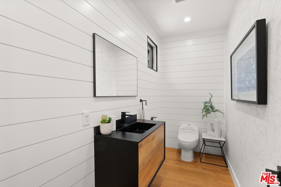 Bathroom, Interior, Recessed Lighting, Wood Texture Flooring