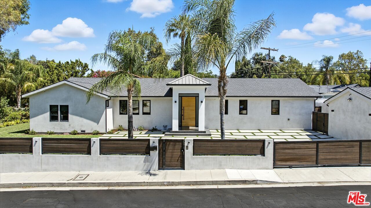 Attached, Exterior, Facade, Spanish Mediterranean