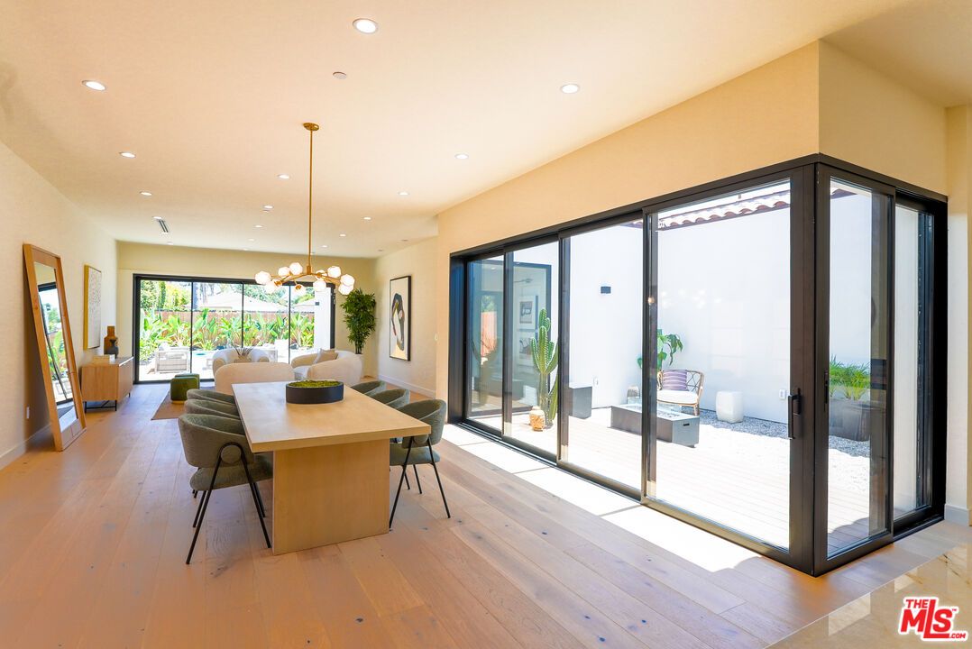 Chandelier, Dining room, Interior, Recessed Lighting, Wood Texture Flooring