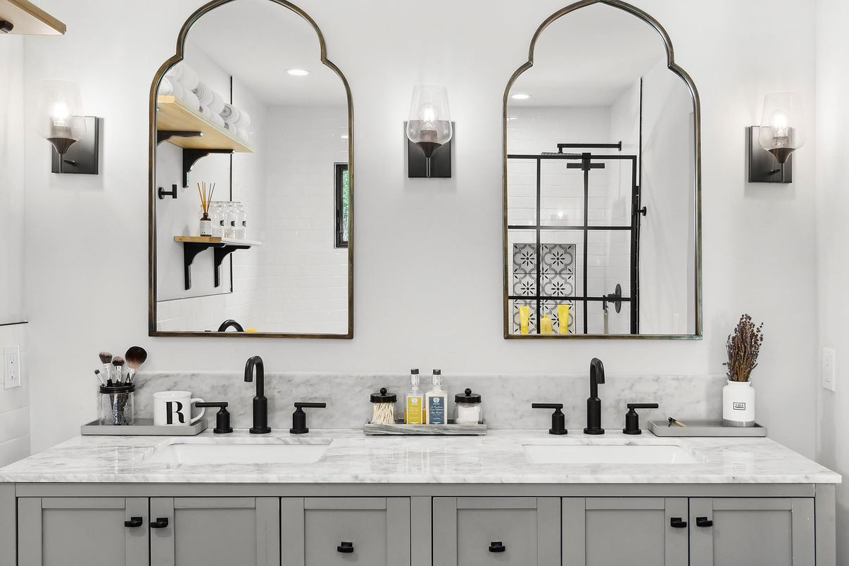 Bathroom, Dual Sink Vanities, Interior