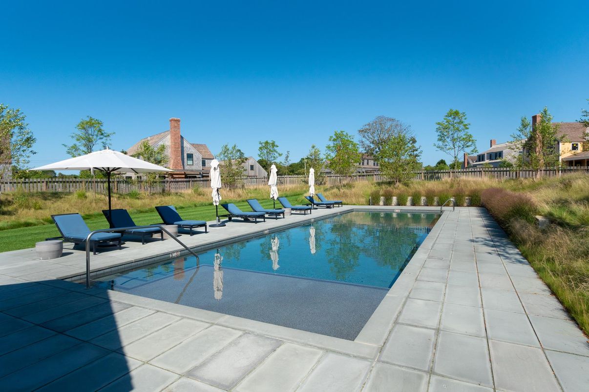Exterior, Playground, Pool