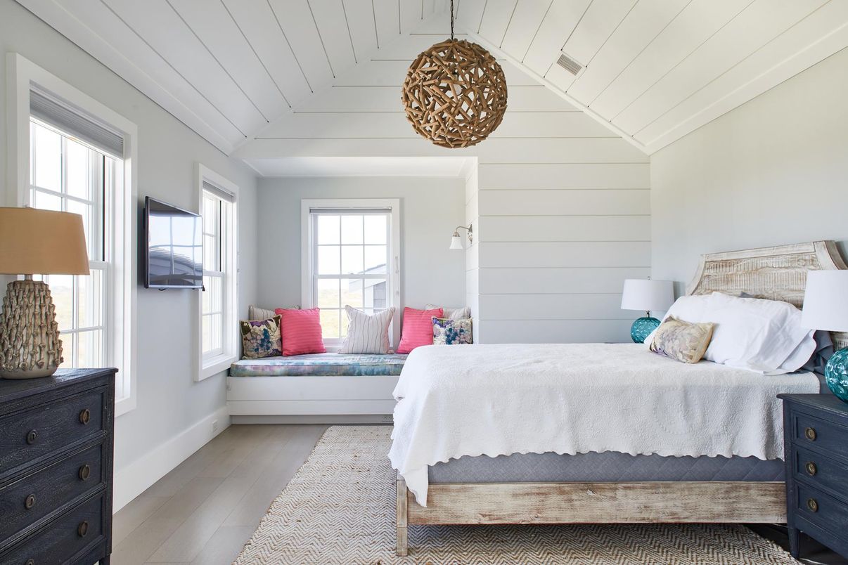 Bedroom, Interior, Pendant Lights, Wood Texture Flooring