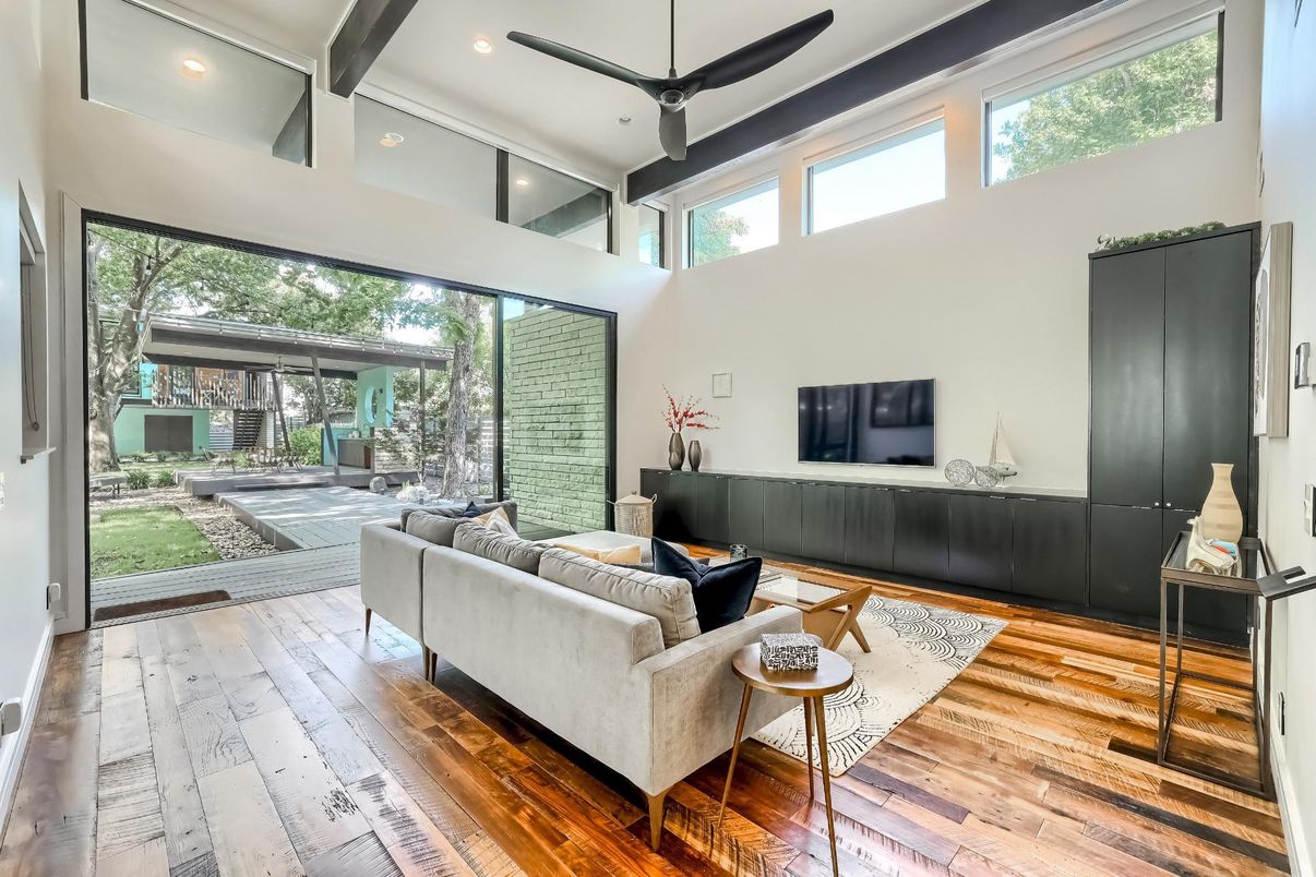Interior, Living room, Recessed Lighting, Wood Texture Flooring